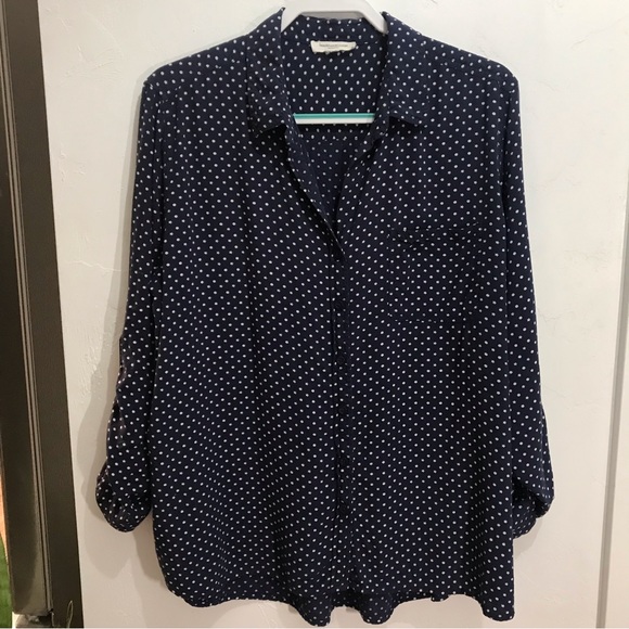 beachlunchlounge Tops - Beach Lunch Lounge navy button down shirt with Star & dot print Sz large